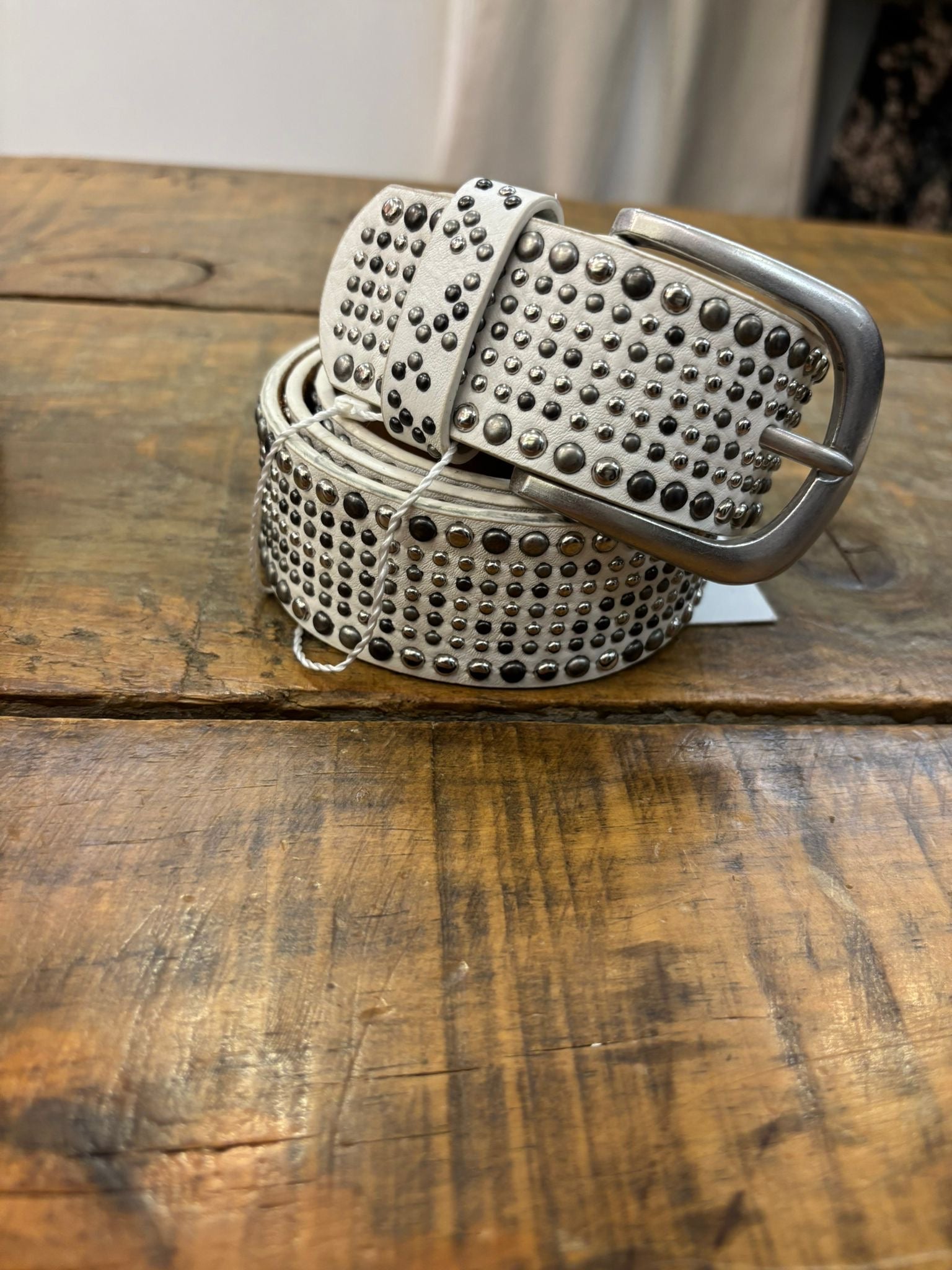 Cinturón mini tachuelas