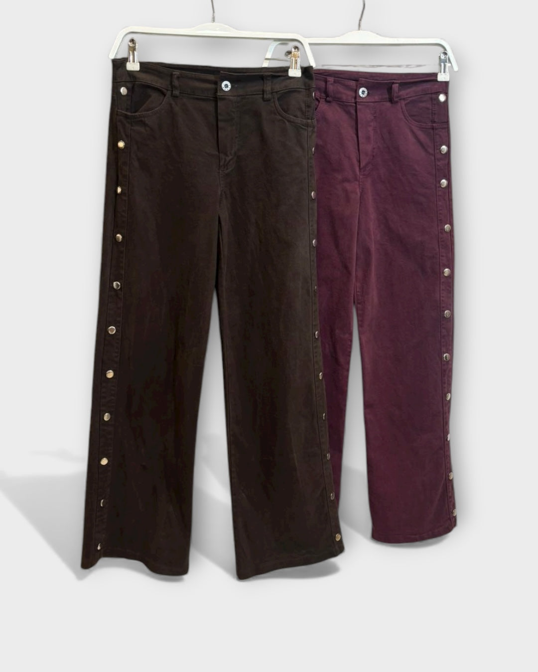 Pantalón tachuelas practicables