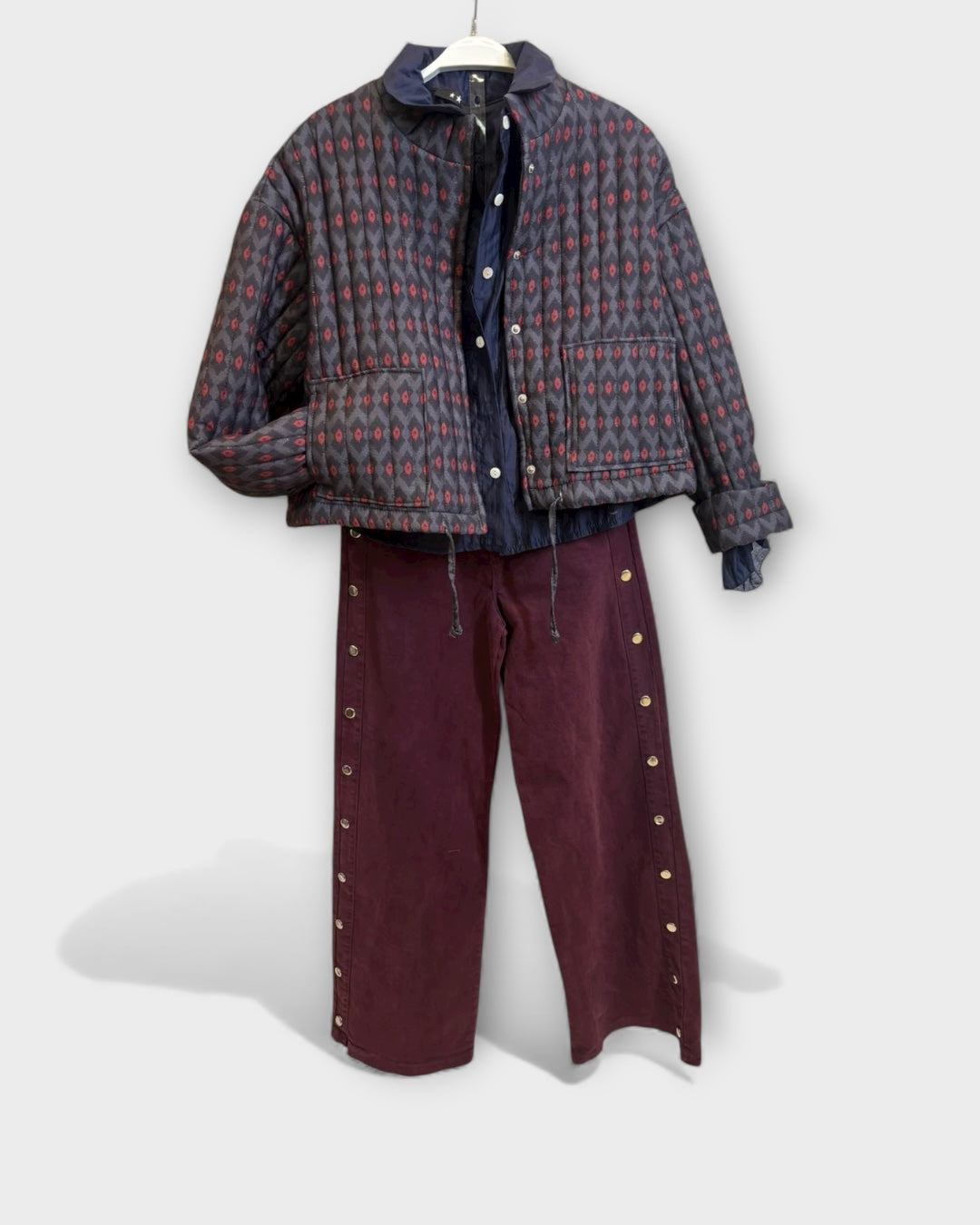 Pantalón tachuelas practicables