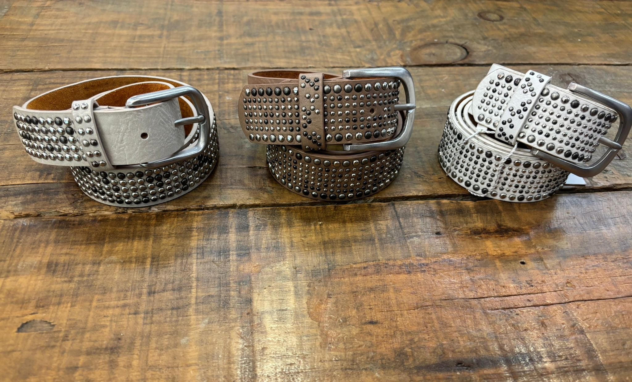 Cinturón mini tachuelas