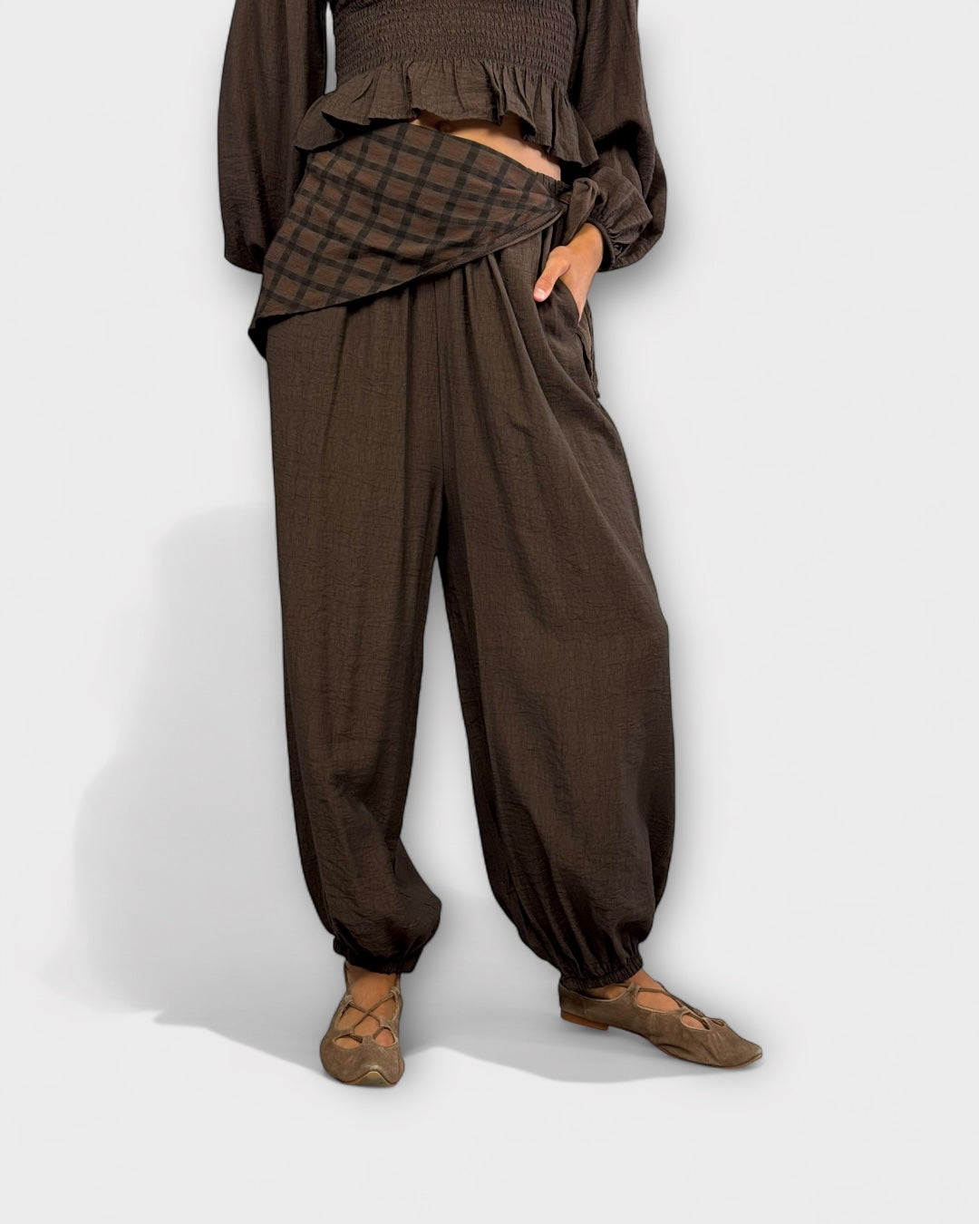 Pantalón bombacho y pañoleta