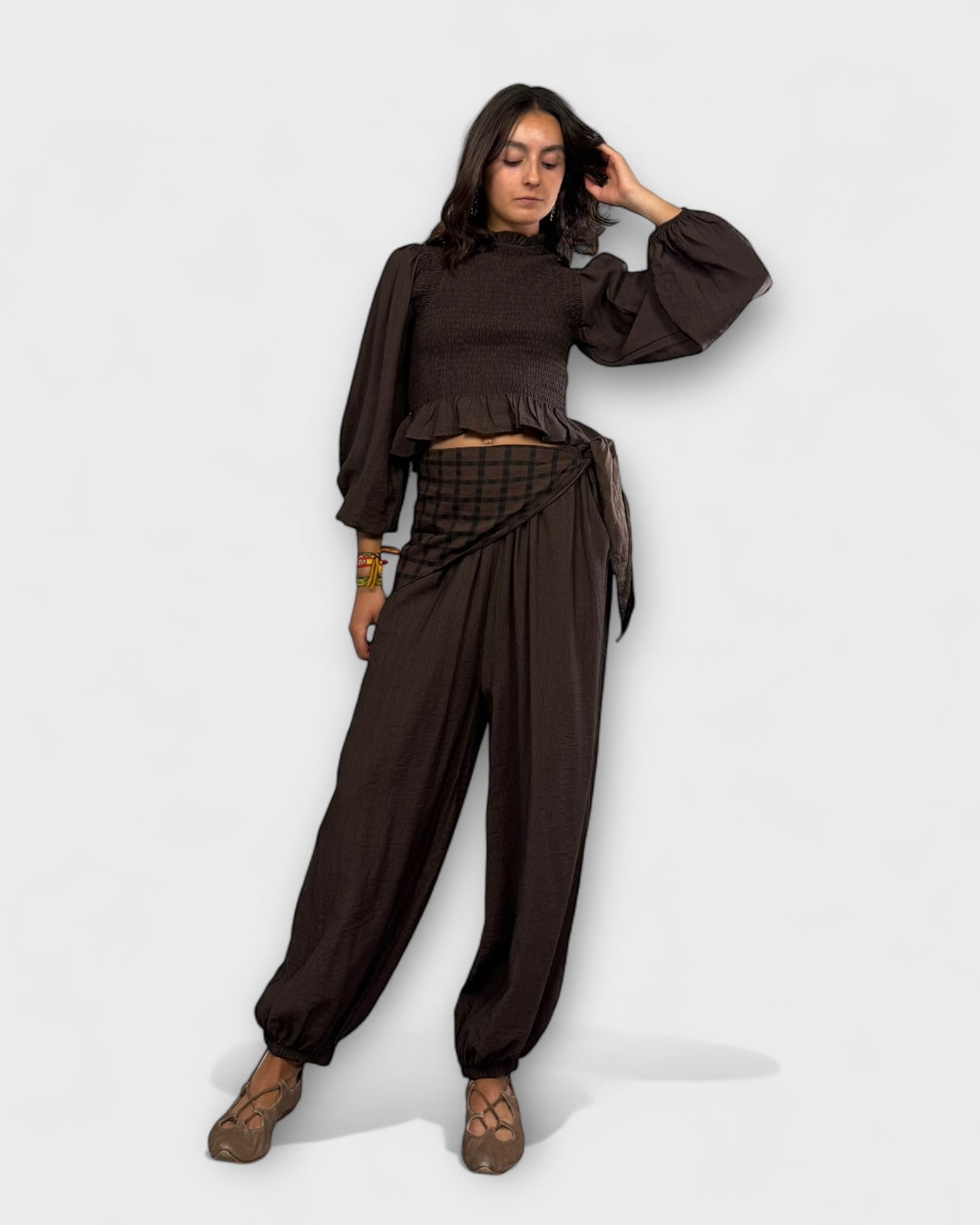 Pantalón bombacho y pañoleta