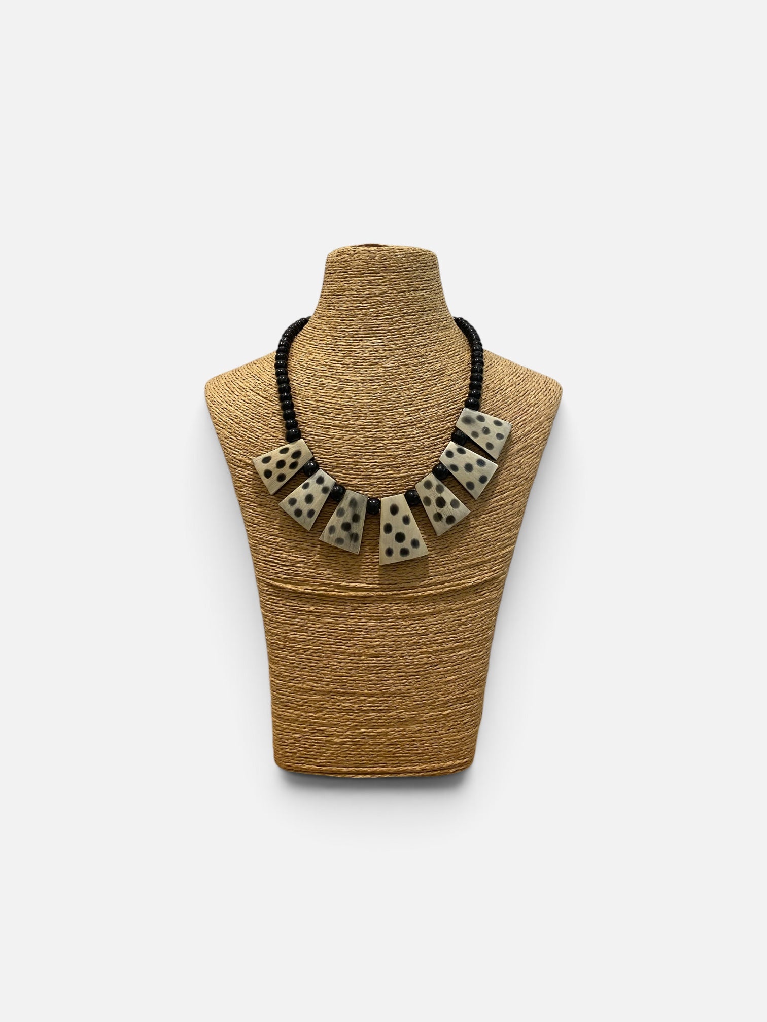 Collar noir et blanc