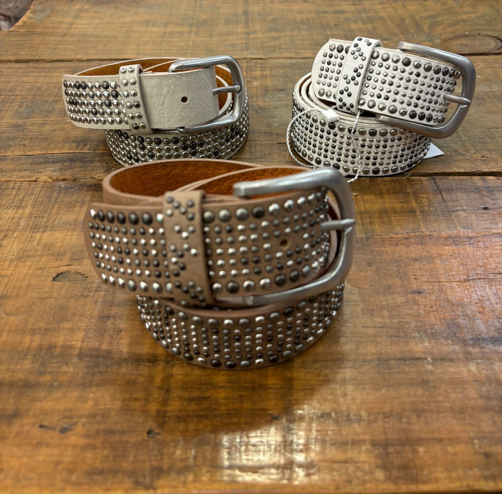 Cinturón mini tachuelas