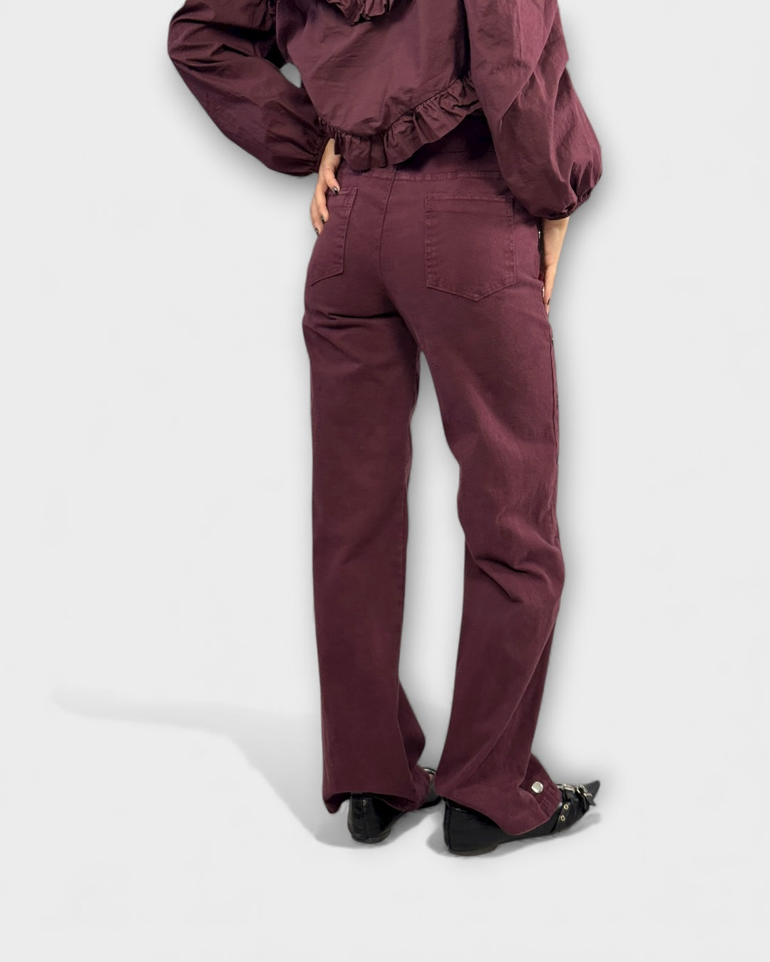 Pantalón tachuelas practicables