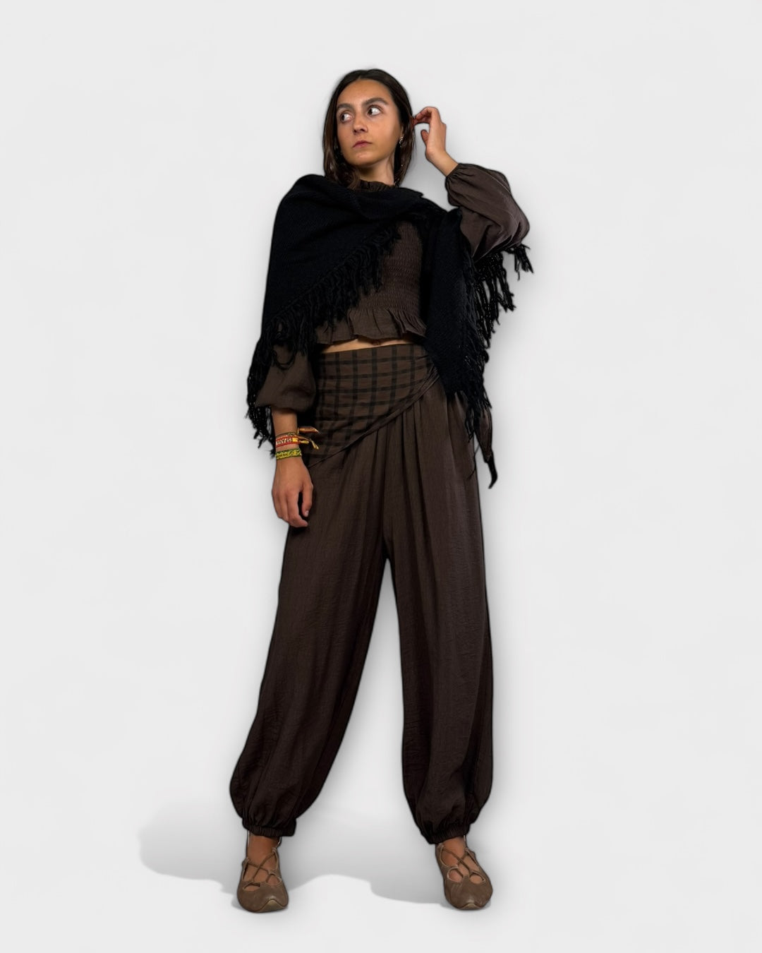 Pantalón bombacho y pañoleta