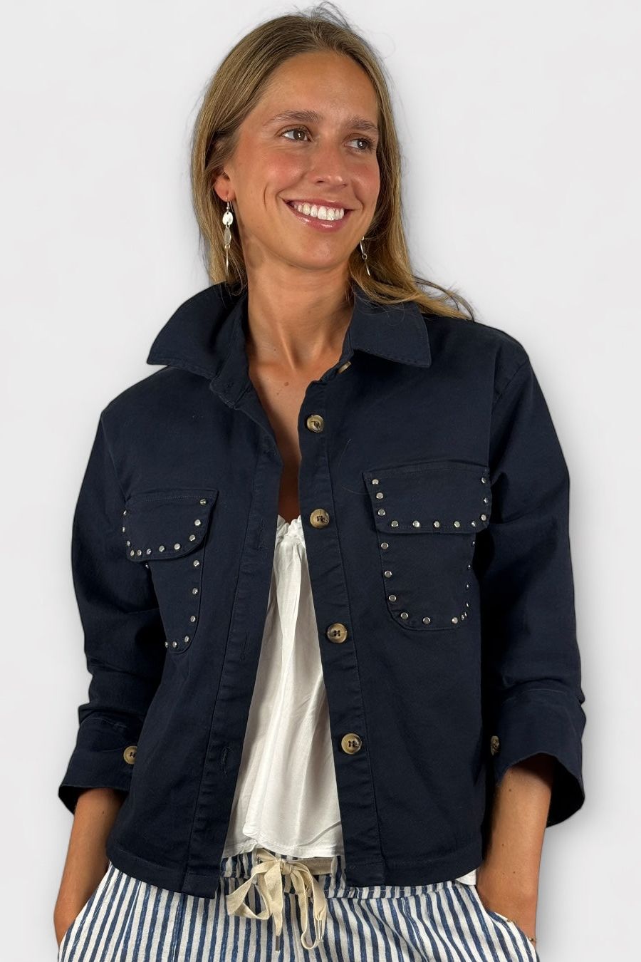 Sobrecamisa tachuelas